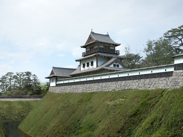 村上城・三重櫓の再現CG