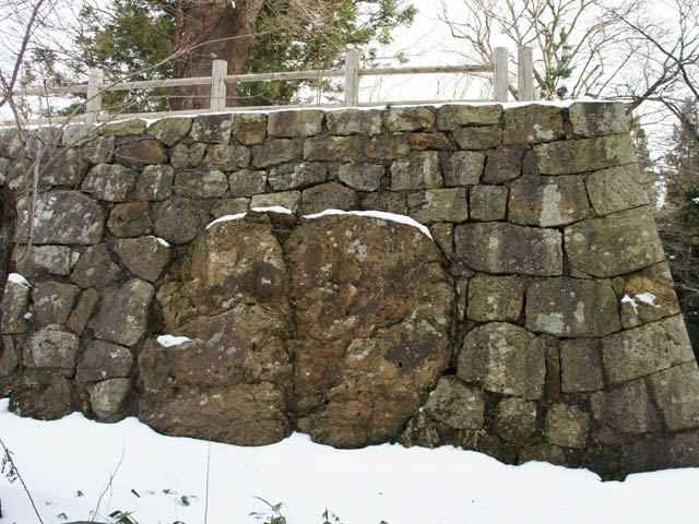 村上城・冠木門跡の渡り櫓台