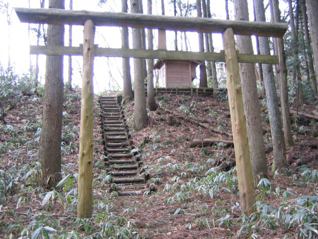 村上城・硝煙倉跡にほど近い祠「いなばさま」