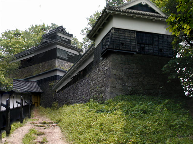 下見板張りで再現した村上城
