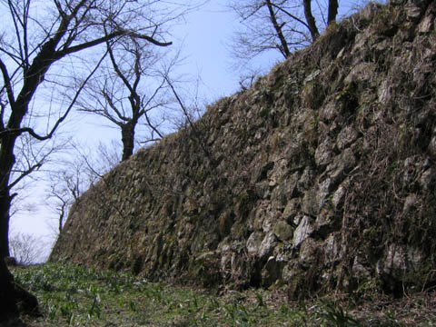 村上城 冠木門近くの石垣